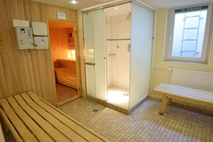 2-zimmer-appartement Im 1. Obergeschoss Mit Hallenschwimmbad Und Sauna. * Westerland