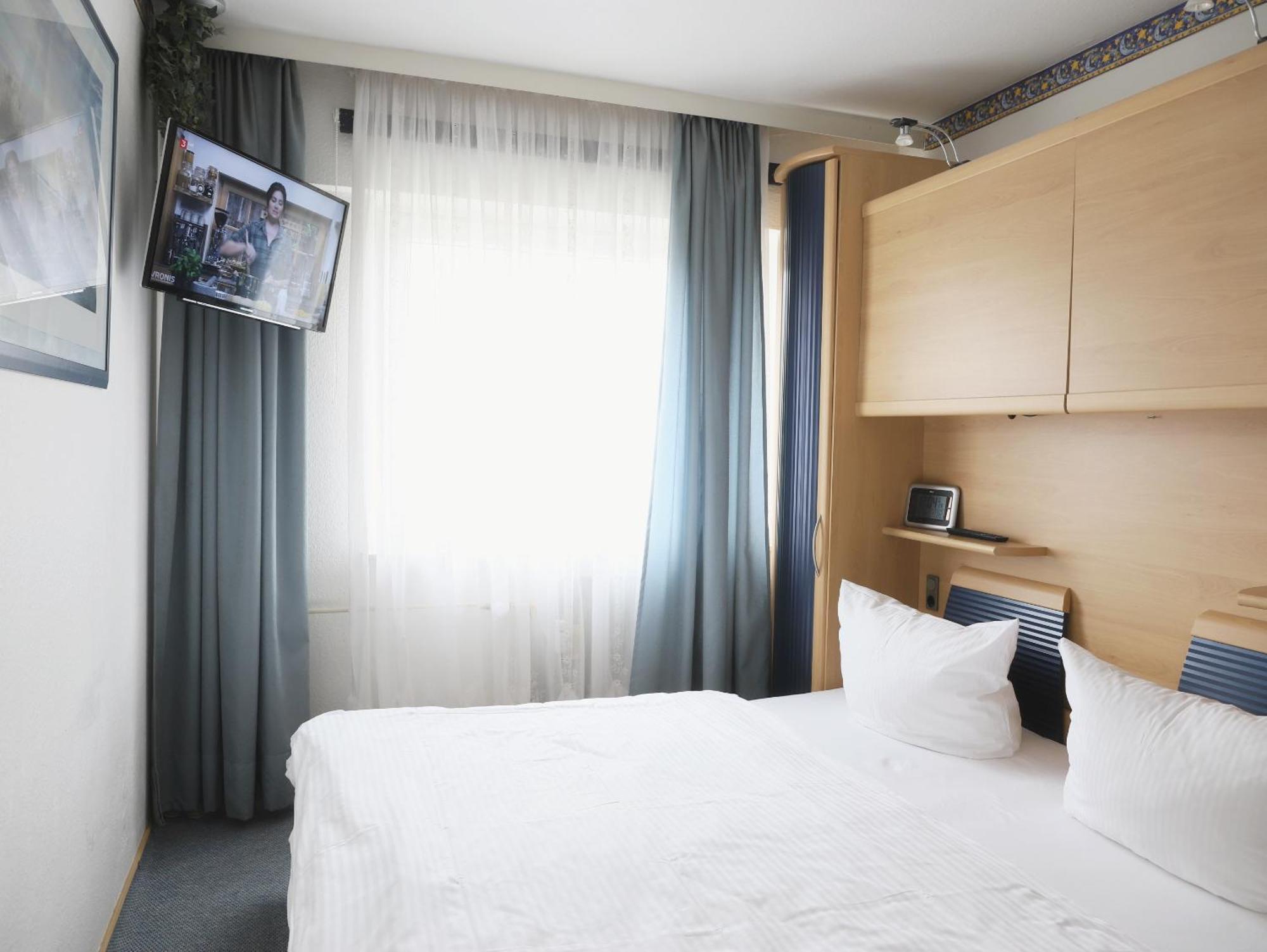 Apartment 2-zimmer-appartement Im 1. Obergeschoss Mit Hallenschwimmbad Und Sauna.