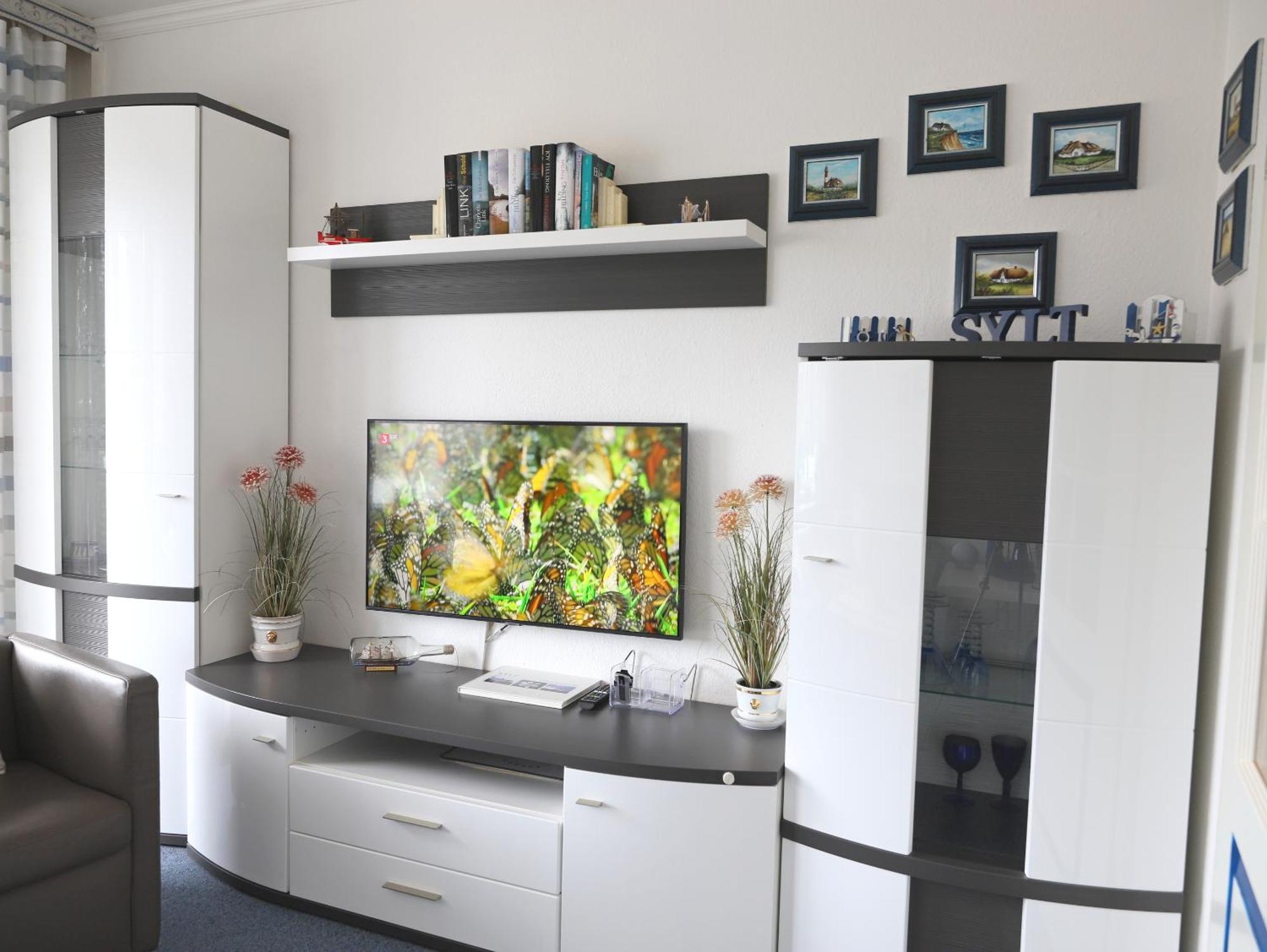 2-zimmer-appartement Im 1. Obergeschoss Mit Hallenschwimmbad Und Sauna. *